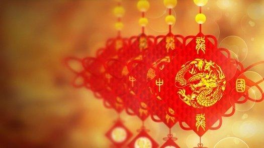 早高峰车辆路口抛锚  交警及时推车保畅通